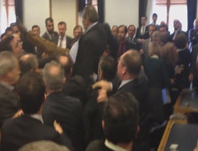 CHP 'tekme' için Meclis'e başvurdu