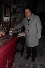 ABDULLAH DEMİRBAŞ - (özel Haber) Kilisede Tek Başına Ayin Yapıyor