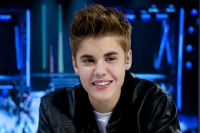 Justin Bieber yumurta atmakla suçlandı