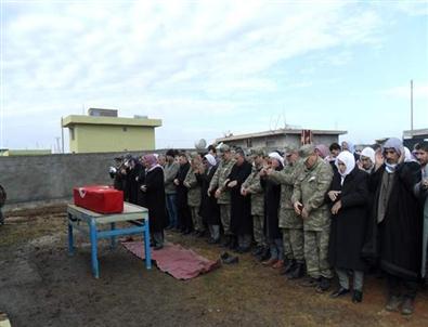 Kaymakam Kotan, İzmir'de Vefat Eden Askerin Taziyesine Katıldı