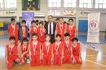 KUPA TÖRENİ - Küçük Basketçiler Kupalarını Aldı