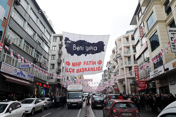 MHP'den dikkat çeken afiş!