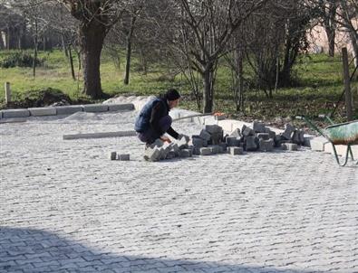 Arifiye'de Parke ve Tretuvar Çalışmaları Tüm Hızıyla Sürüyor