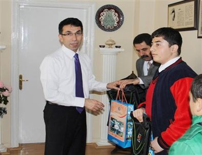 Başarılı Öğrencilere Kaymakamdan Ödül