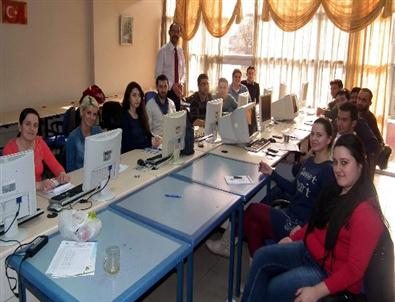 Gençlerden 'Uygulamalı Girişimcilik” Kursuna Yoğun İlgi
