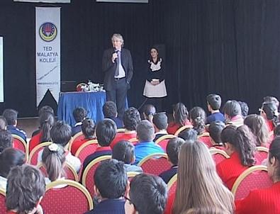 Öğrenciler 2. Dil Olarak Almanca Öğreniyor