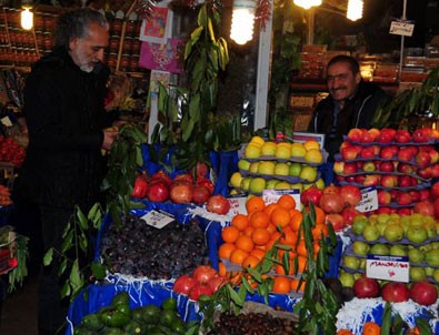 Sinan Çetin, meyveleri kendisi seçti