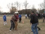 Futbolcuları Süpürge Sapıyla Dövdüler