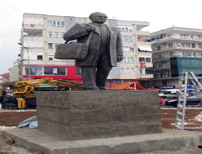 Büyükşehir'den Uğur Mumcu Heykeli