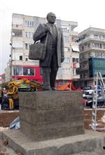 AYHAN YıLMAZ - Büyükşehir'den Uğur Mumcu Heykeli