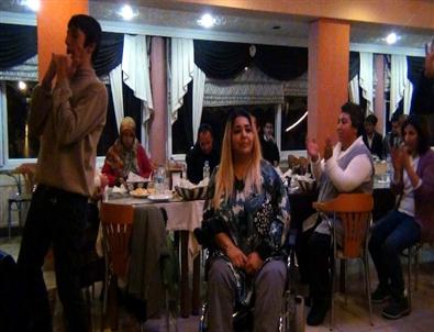 Erciş’te İşkadını Esma Taviş’ten Engellilere Moral Gecesi