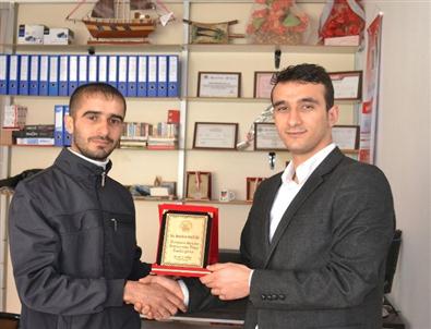 Hilvan’da İha Muhabirine Plaket