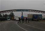 YAYLADAĞI SINIR KAPISI - Suriye'ye Açılan Sınır Kapıları Kapatıldı