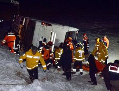 Kayseri'de feci kaza, yolcu otobüsü devrildi: 21 ölü