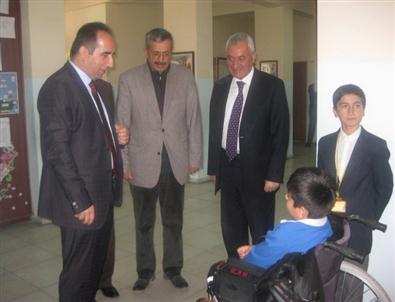 Hayırsever İşadamı'ndan Engelli Öğrenciye Destek