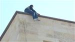 İŞ BAŞVURUSU - İşsiz Genç, Hükümet Konağı'nın Çatısına Çıktı