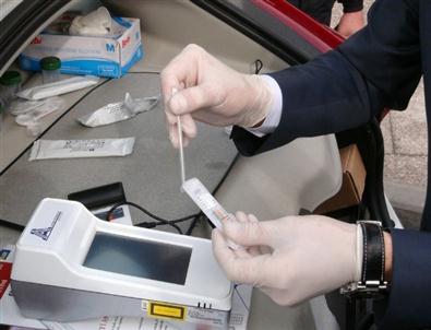 İzmir’de Uyuşturucu Kontrol Cihazı Trafikte Test Edildi