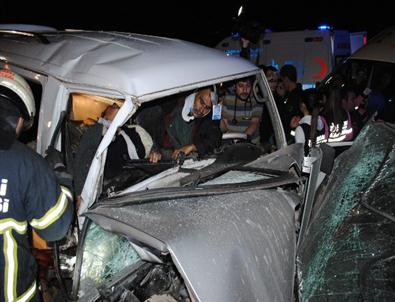 Kocaeli'de İki Kazada 4 Kişi Öldü, 13 Kişi Yaralandı