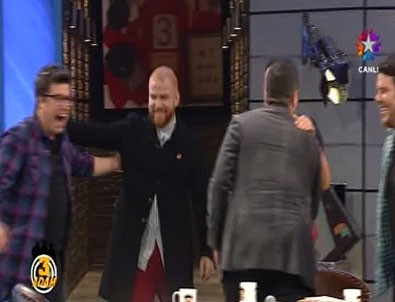 3 Adam - 3 Adam'a canlı yayında baskın