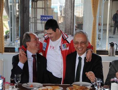 Başkan Burma, Down Sendromlularla Buluştu