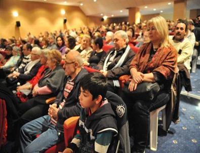 'İçerdekiler” Buca'da Ayakta Alkışlandı