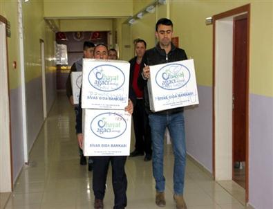 Hayat Ağacı Derneği Kazakları Teslim Etti