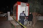 ZABITA MEMURU - Polislerin Oturduğu Sitenin Bahçesindeki Atm'yi Soymaya Kalkan 5 Kişi Yakalandı