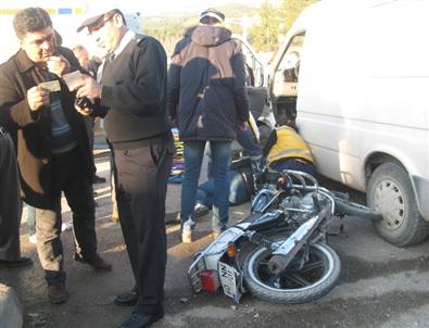 Motosikletle Minibüs Çarpıştı Açıklaması
