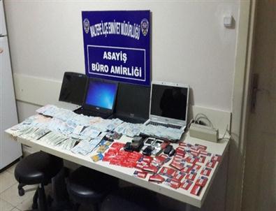 Fbı'ın Aradığı Bilişim Çetesi Maltepe'de Yakalandı