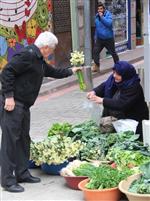 HAYDAR ALİYEV - Kadınların Satışa Sunduğu Köy Ürünleri İlgi Görüyor
