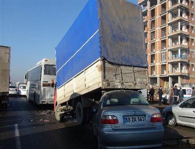 Diyarbakır’da 50 Araç Birbirine Girdi