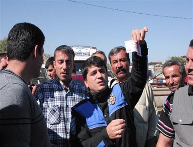 Polisten Hayvan Borsası’nda Sahte Para Uyarısı