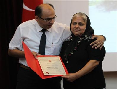 Son Yolculuğuna Davul Zurnayla Uğurlanan Deniz'in Diploması Annesine Verildi
