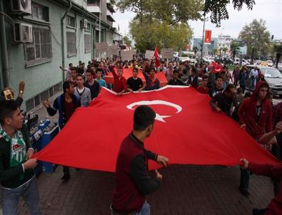 Bursalılardan Türk Bayraklı Protesto