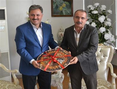 Eski Bakan Ömer Dinçer, Başkan Çakır'ı Ziyaret Etti