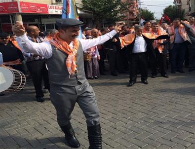 Ak Partili Vekil İle Mhp'li Belediye Başkanı Karşılıklı Harmandalı Oynadı