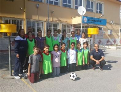 Burhaniye De Öğrenciler Korfbol Öğreniyor