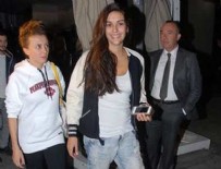 BERGÜZAR KOREL - Bergüzar yalnız eğlendi