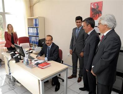 Uşak Vali Seddar Yavuz, Makamına Uğramıyor