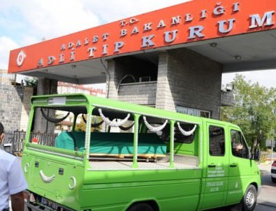 Çamaşır ipini 3 kez dolamış 2 kez de sıkmış