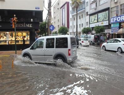 İskenderun’da Şiddetli Yağış Hayatı Felç Etti