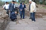 SOKAK LAMBASI - Vali Bektaş Aigai Antik Kentine Hayran Kaldı