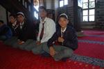 DİN EĞİTİMİ - Gençler Camiye Alıştırılıyor