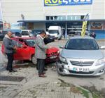 POLİS MÜDAHALE - Kazaya Karışan Aracın Yanmasını Polis Önledi