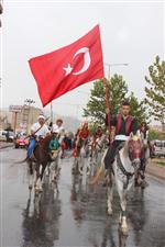NIHAT CANPOLAT - Amatör Spor Haftası'nda Kılıçlı, Oklu ve Kalkanlı Sporcular Dikkat Çekti