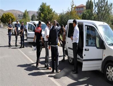 Narko Tim Uyuşturucu Tacirini Suçüstü Yakaladı