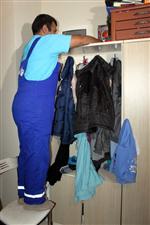 ABDULLAH DEMIR - Eşyalar Duvarlara Monte Edildi