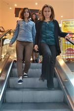 TOPLU TAŞIMA ARACI - Merdivenler 'Bir Dakika' Durdu, Herkes Yürüdü