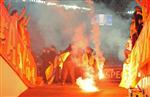 UEFA - Galatasaraylı Taraftarlardan Meşale Yağmuru