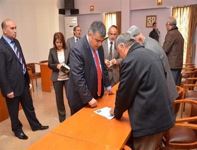 Başkan Özgüven Halk Gününde Sorunları Dinledi